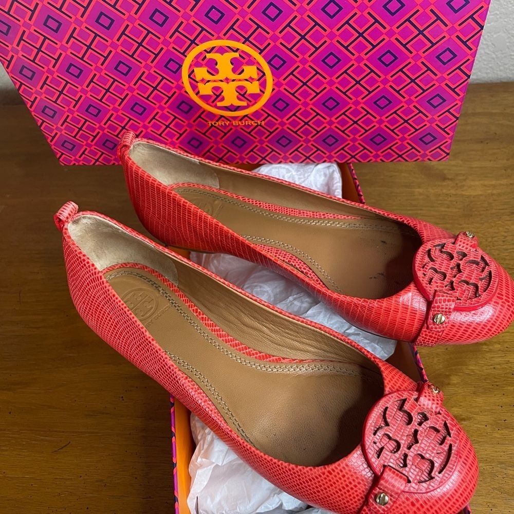 Tory Burch ballet Flats, Mellon/pink. Iconic cutout detail miller